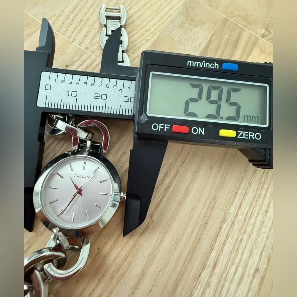 DKNY ladies stainless steel link bracelet watch NEW BATTERY